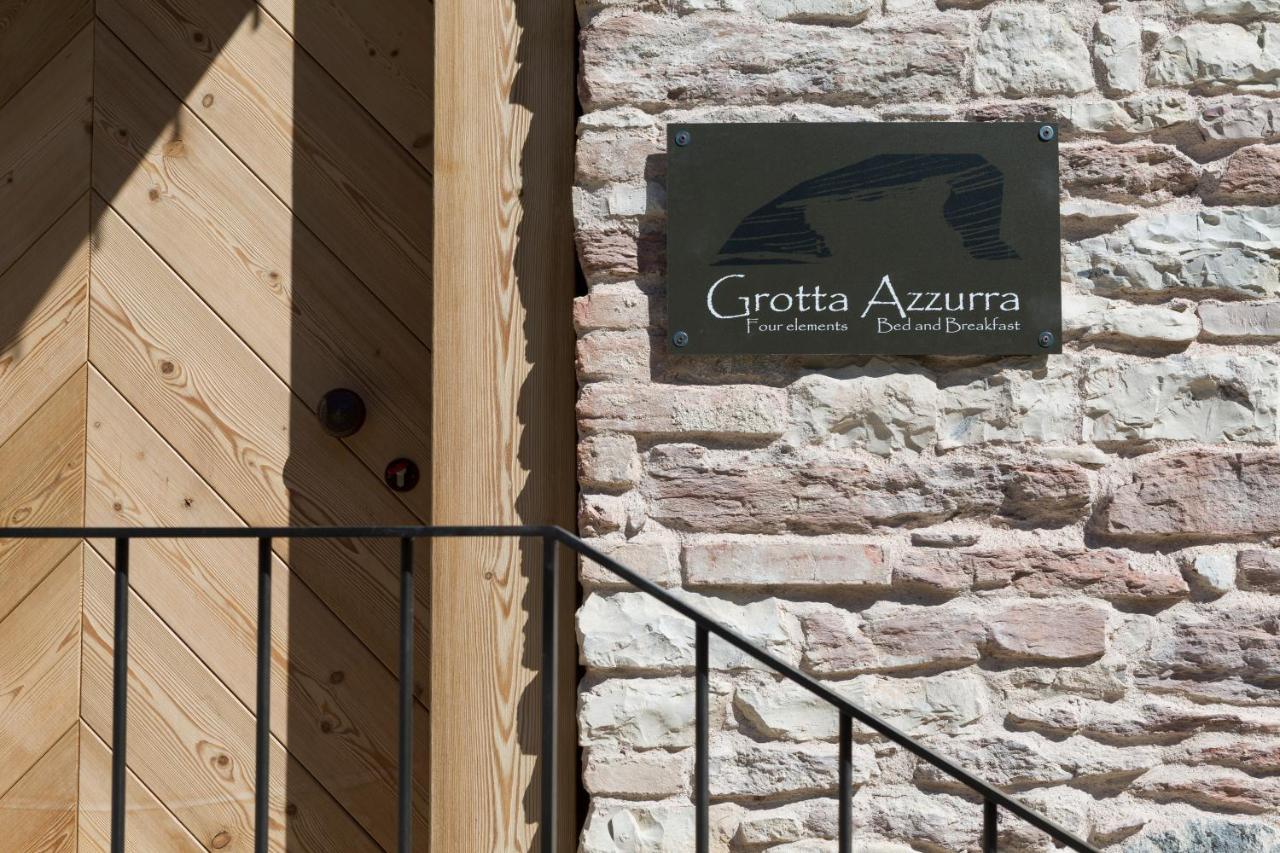 ホテル Dimora Grotta Azzurra Tiago エクステリア 写真